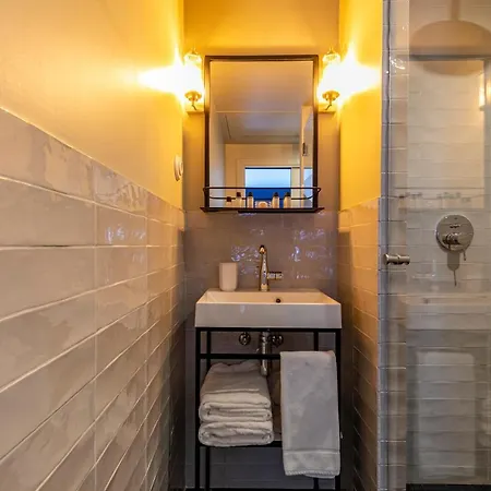 Maison Barbès 4*