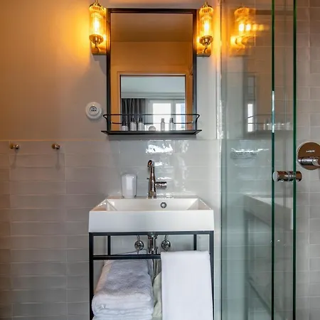 Maison Barbès 4*